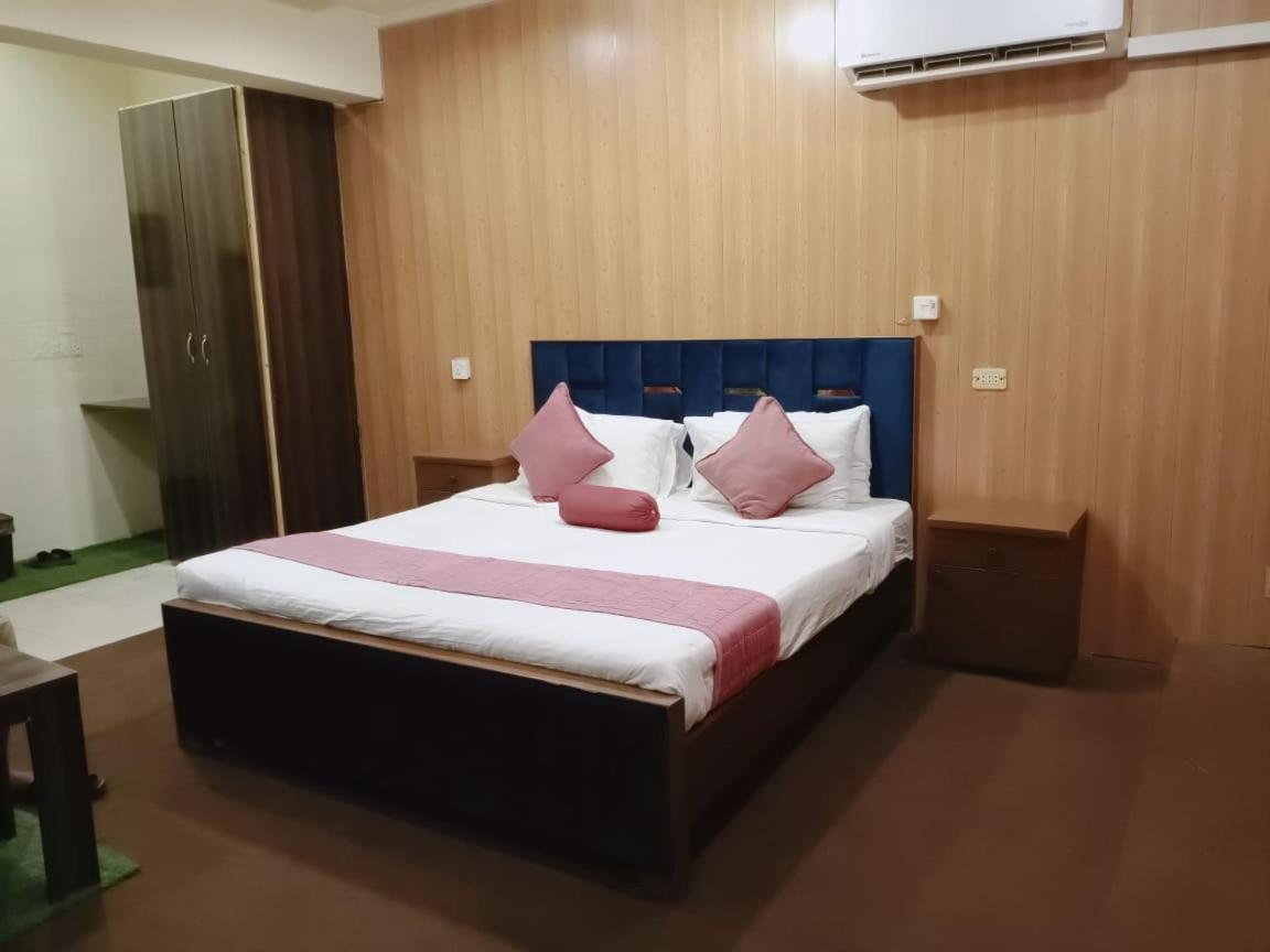 Westin Suites Lahore Kamer foto